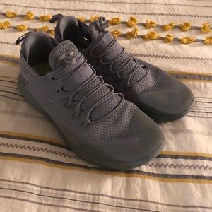 Beautiful grey commuter nike